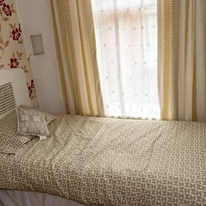 Zimmer mit Kingsize-Bett